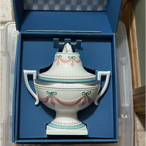 RARE Villeroy & Boch Collectible Tureen JOSEPHINE 250 Anniversary 1998 Ret $500 - Picture 3 of 12